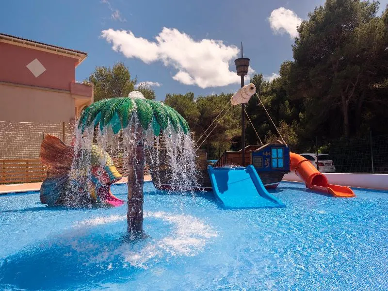 Sports and Entertainment, Green Garden, Majorca