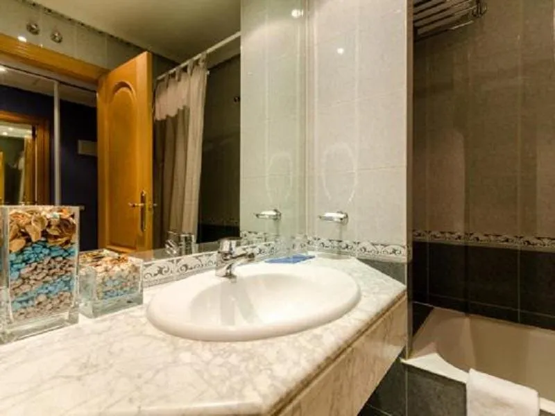 TRIPLE STANDARD Room, Checkin Parla Madrid, Madrid