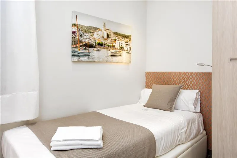 APARTMENT FOUR BEDROOMS Room, Mercedes Heritage Apartments, Barcelona
