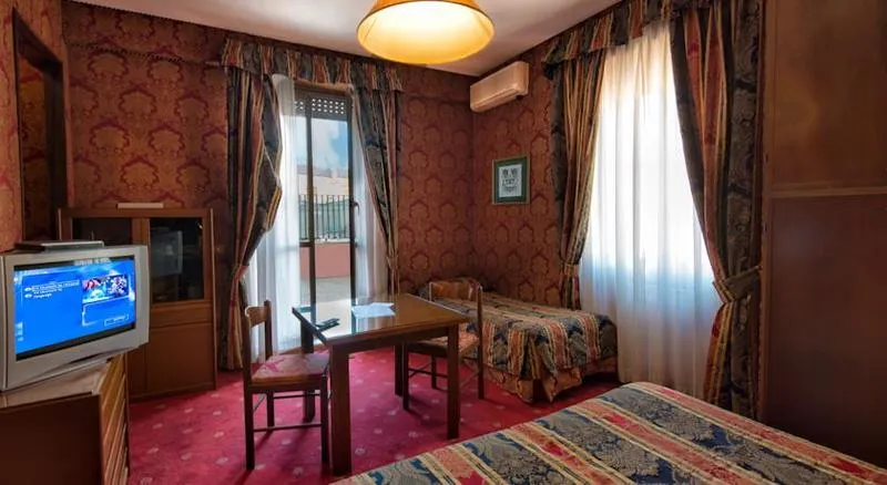 Room, Ponte Bianco, Rome