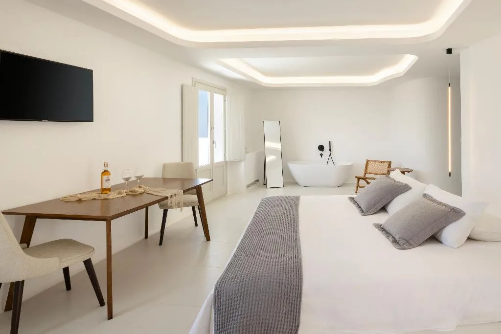 SUITE DELUXE GARDEN VIEW Room, Zannos Melathron Hotel By Omilos Hotels, Santorini