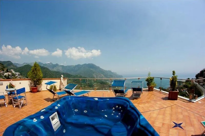Pool, Bonadies, Naples