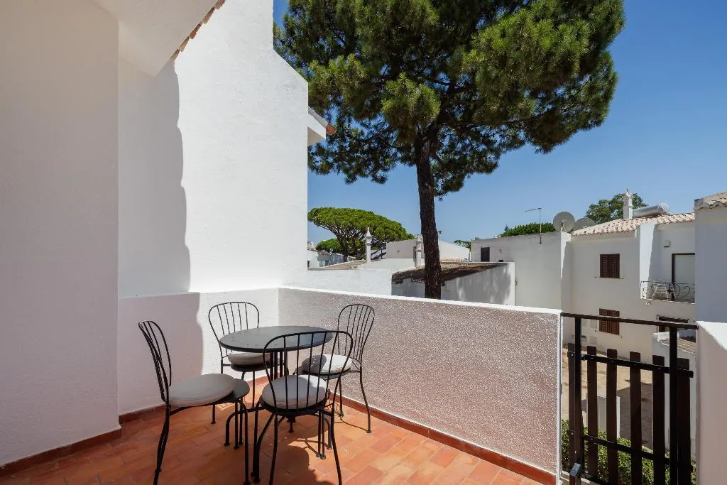 TOWNHOME THREE BEDROOMS TWO BATHROOMS Room, Vale Do Lobo Resort, Algarve