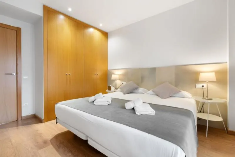 APARTMENT CAPACITY 4 TWO BEDROOMS Room, Sensation Authentic Gracia, Barcelona