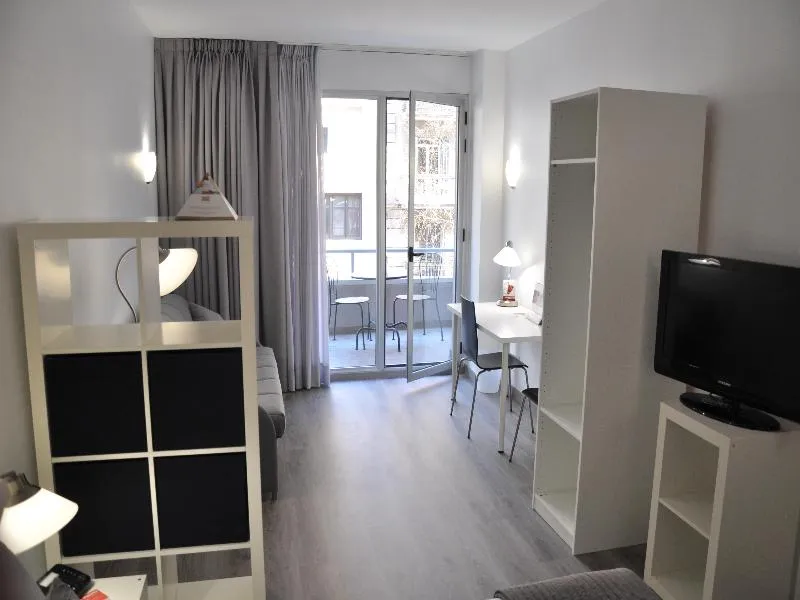 TRIPLE STANDARD Room, Aparthotel Atenea Calabria, Barcelona