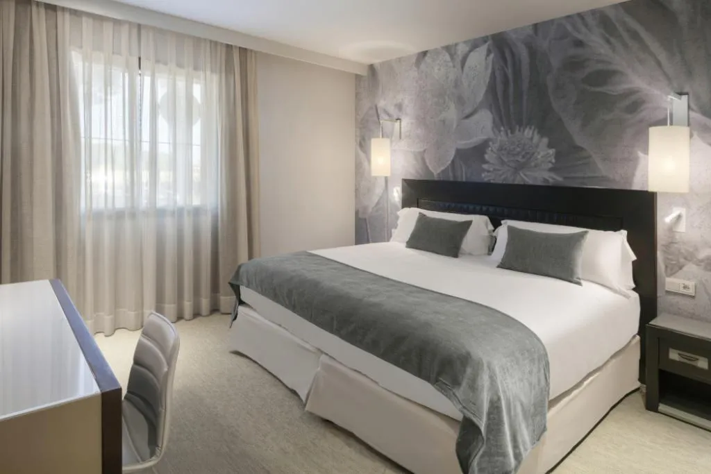 Room, Salles Hotel Aeroport de Girona, Costa Brava