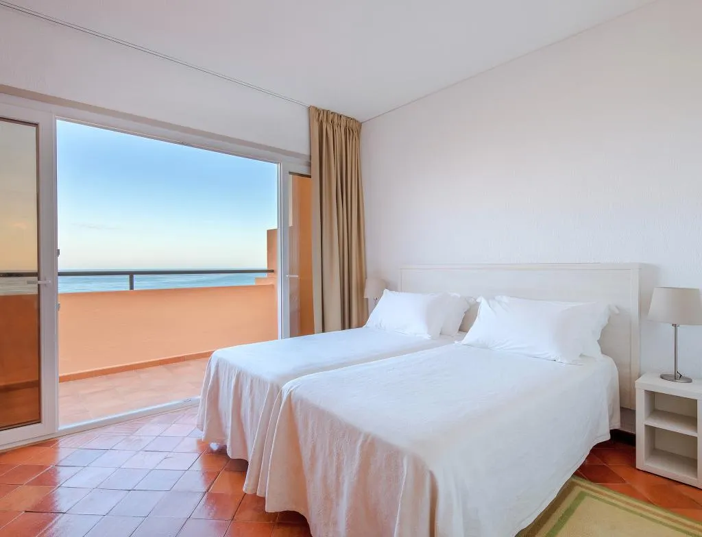 APARTMENT SEA VIEW TWO BEDROOMS Room, Meia Praia Lagos, Algarve