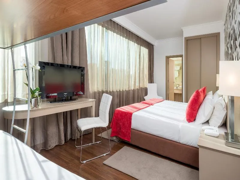 FAMILY ROOM STANDARD Room, Melia Lisboa Oriente, Lisbon