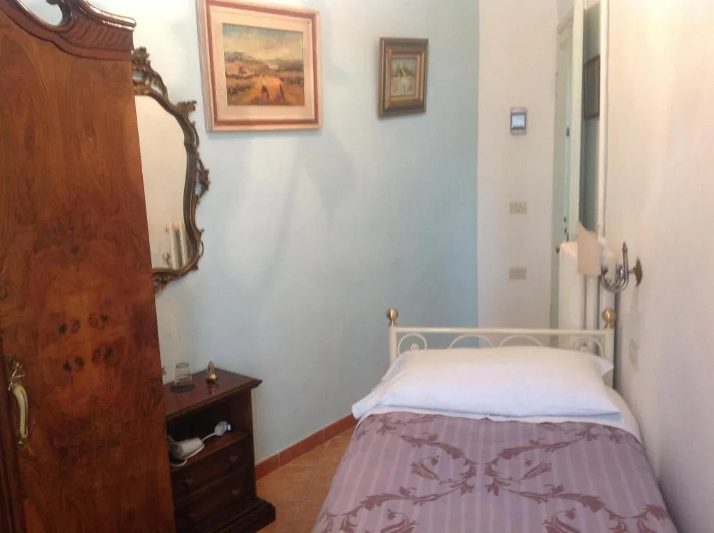 SINGLE WITH SHARED BATHROOM Room, Il Bargellino, Florence