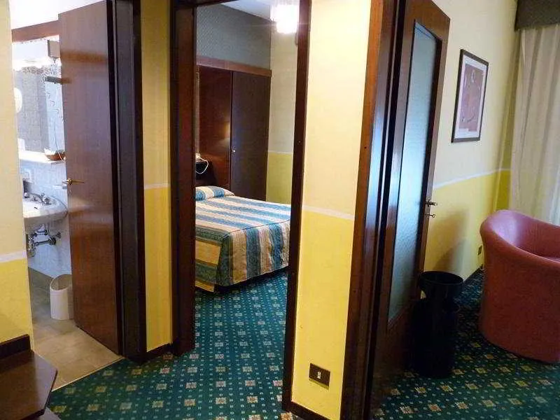 Room, Pasteur, Milan