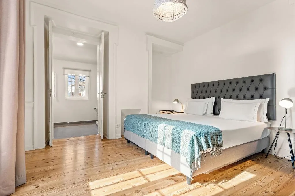 Room, Jardim Da Lapa By Shiadu, Lisbon