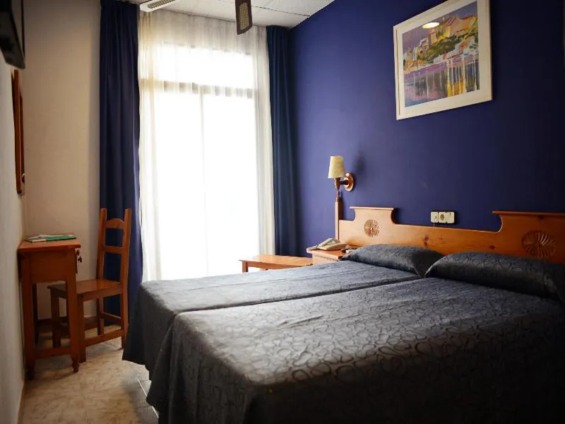 Double or Twin STANDARD Room, Apartamentos Neptuno Calella, Costa Brava