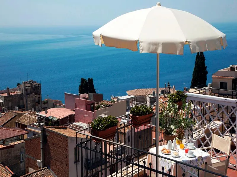Terrace, Isabella, Taormina