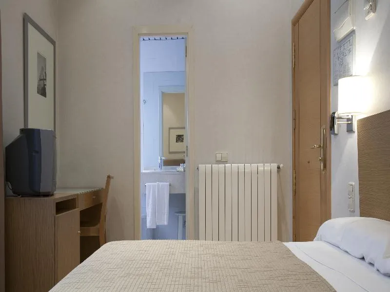 DOUBLE STANDARD Room, Regente, Madrid