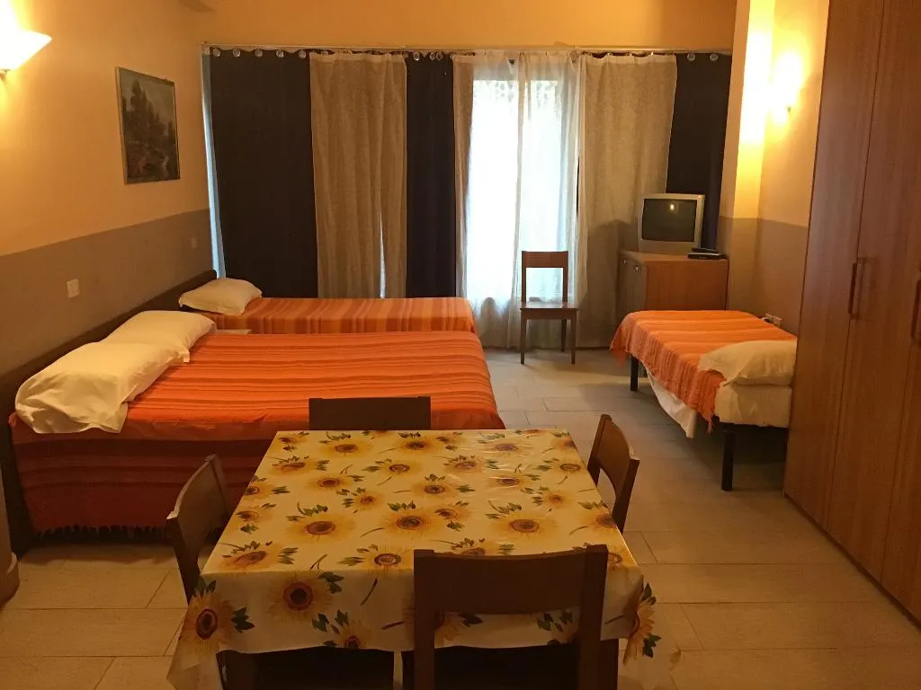 STUDIO CAPACITY 4 Room, Gemini City Centre Studios, Florence
