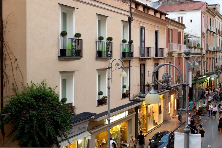 Palazzo Montefusco, Naples