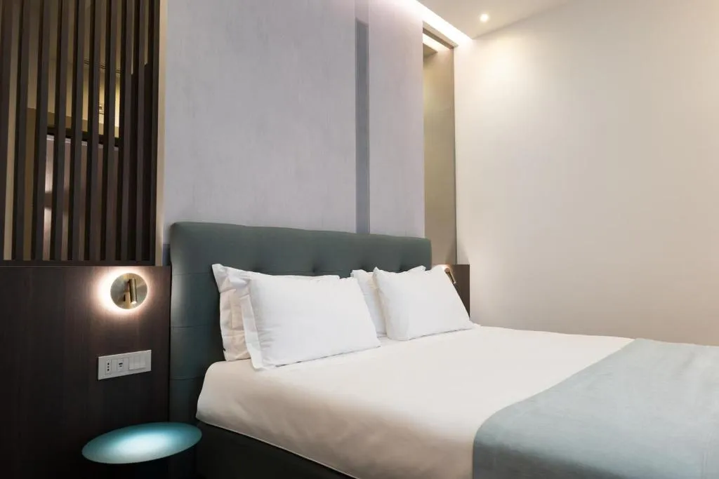 JUNIOR SUITE WITH TERRACE Room, Hotel Vittoria, Naples