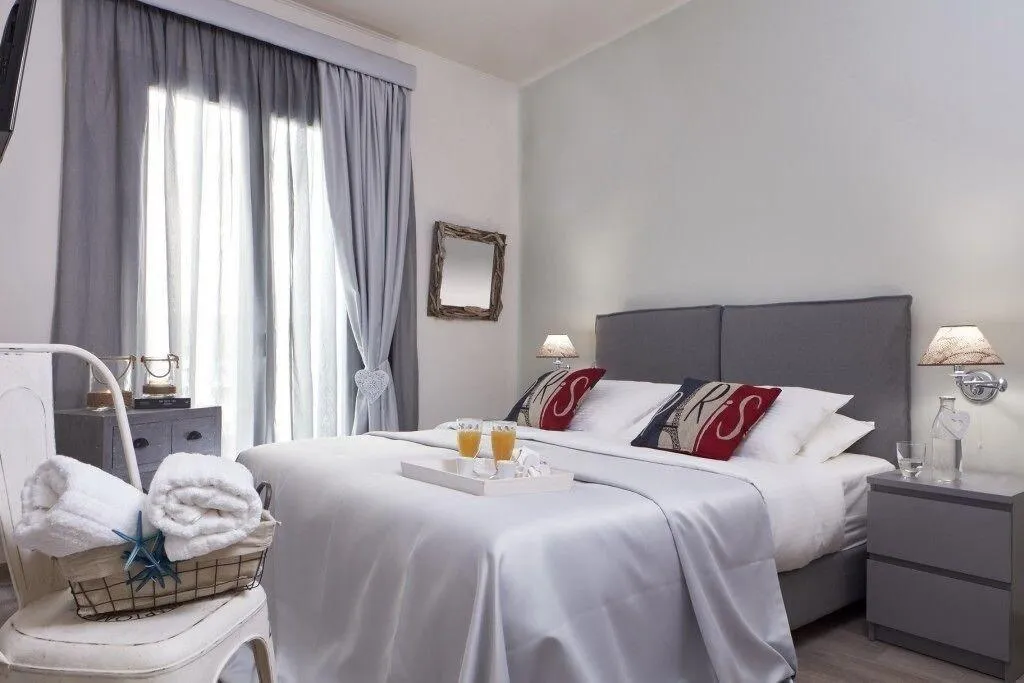 Room, The Gardens Gallery Hotel, Athens