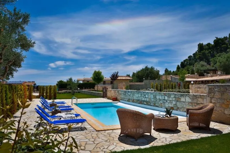 VILLA THREE BEDROOMS WITH PRIVATE POOL Room, Stigmes Villas and Suites, Thessaloniki