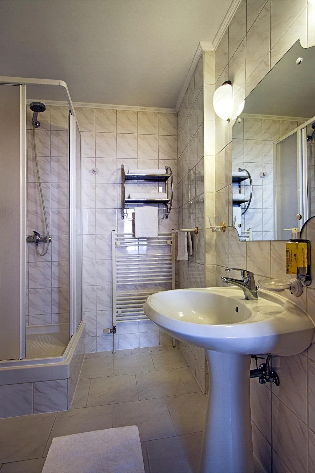 TRIPLE STANDARD Room, Red Lion, Prague