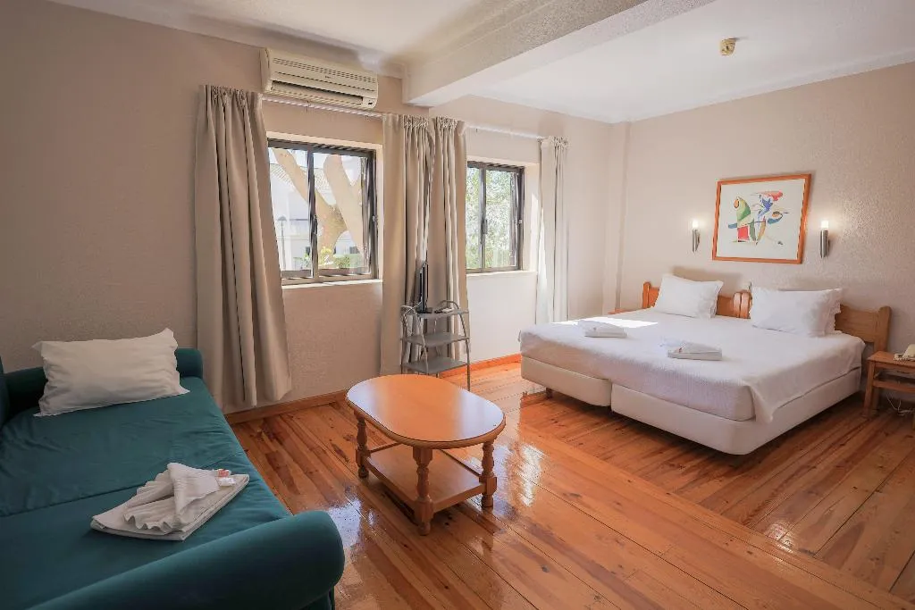 FAMILY ROOM ECONOMY Room, Portimao Center Hotel by Umbral, Algarve