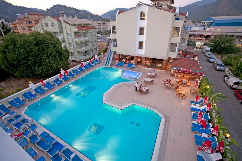 Pool, Candan Apart, Dalaman