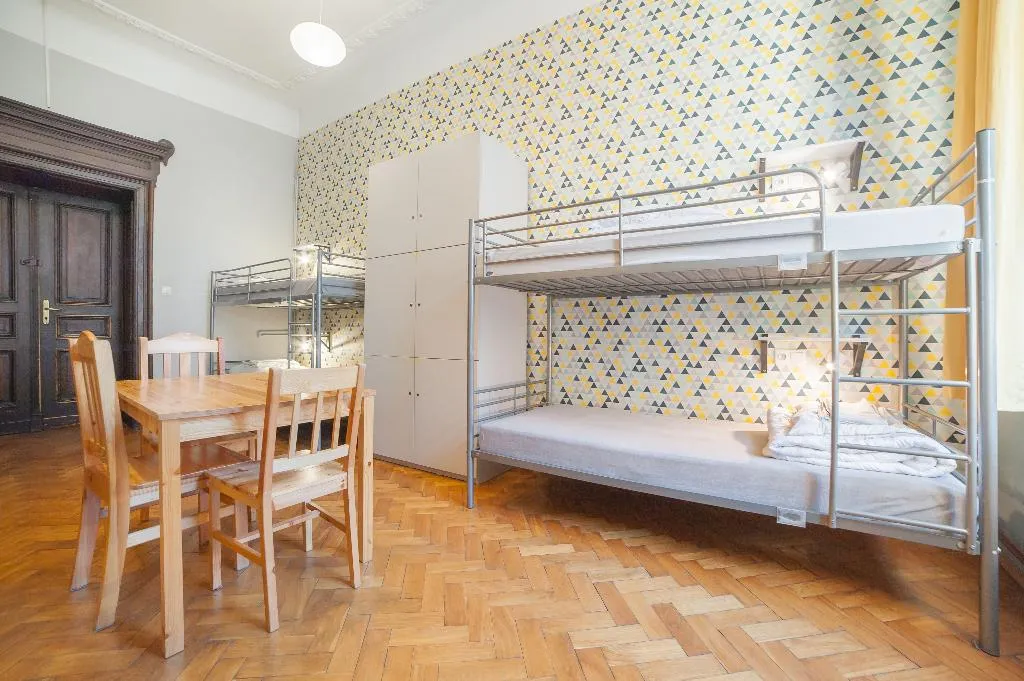 Bed in dormitory CAPACITY 6 WITH SHARED BATHROOM Room, Dizzy Daisy Hostel, Krakow