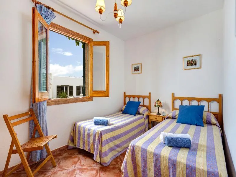 Room, Oliveres I - Ii, Menorca