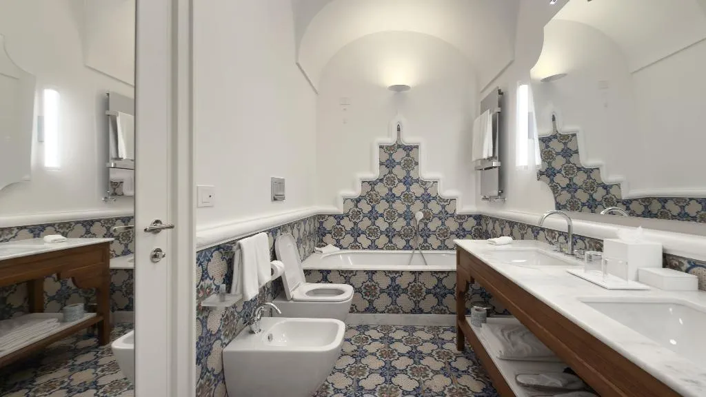 SUITE EXECUTIVE SEA VIEW Room, Grand Hotel Europa Palace, Naples