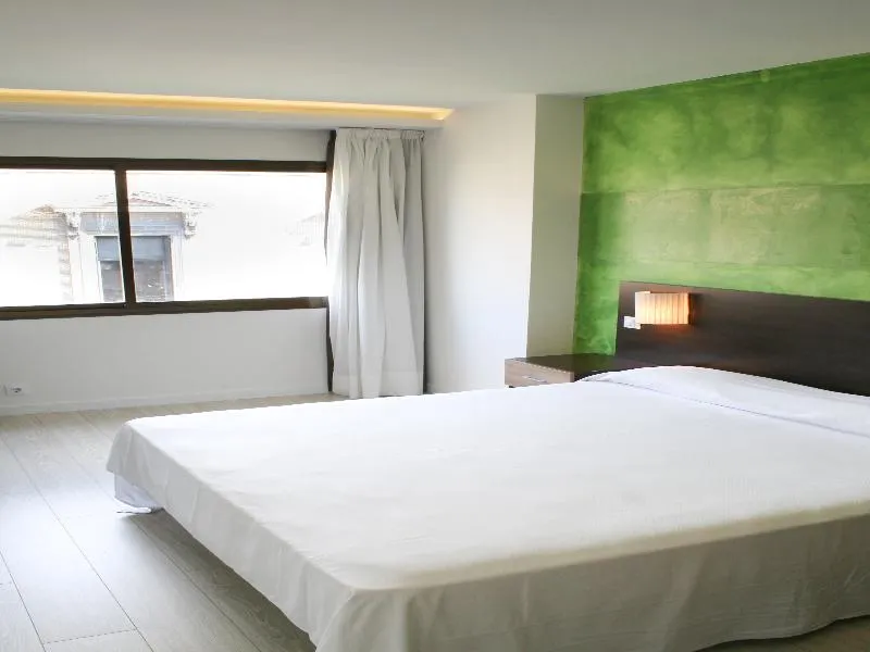 APARTMENT CAPACITY 7 Room, Apartamentos Recoletos, Madrid
