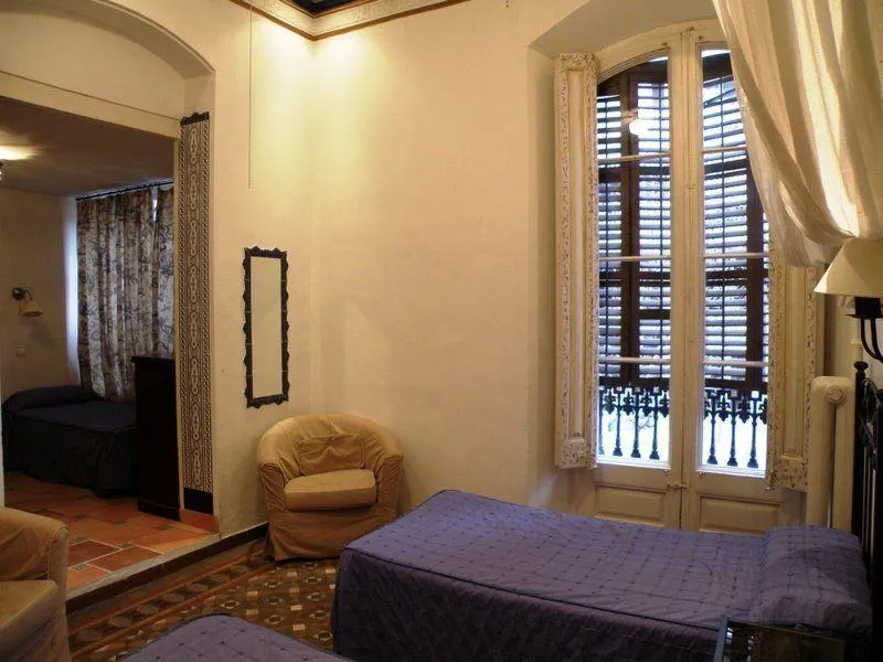 QUADRUPLE STANDARD Room, Casa Consell Gran Via, Guest House, Barcelona