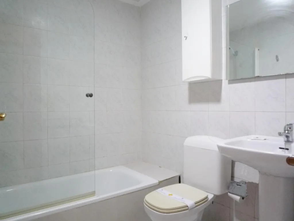 APARTMENT CAPACITY 7 THREE BEDROOMS Room, Alondras, Valencia