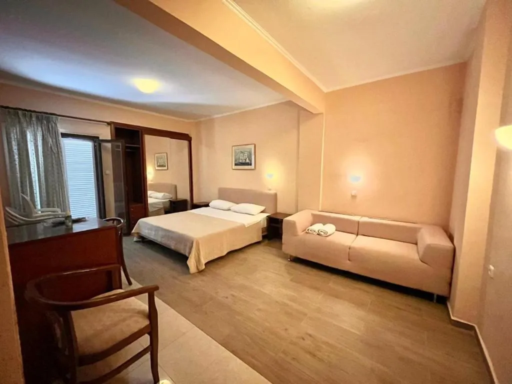 FAMILY ROOM STANDARD Room, Saint George, Thessaloniki