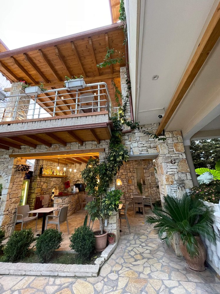 Vila Rias, Kavaje