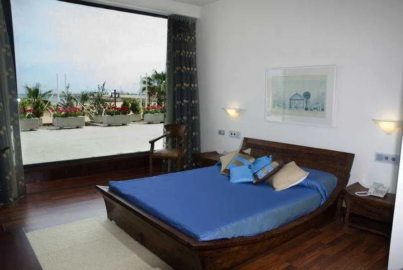 Room, El Coso, Valencia