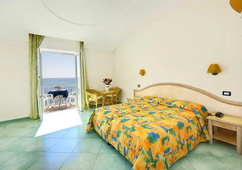 Room, Albatros, Naples