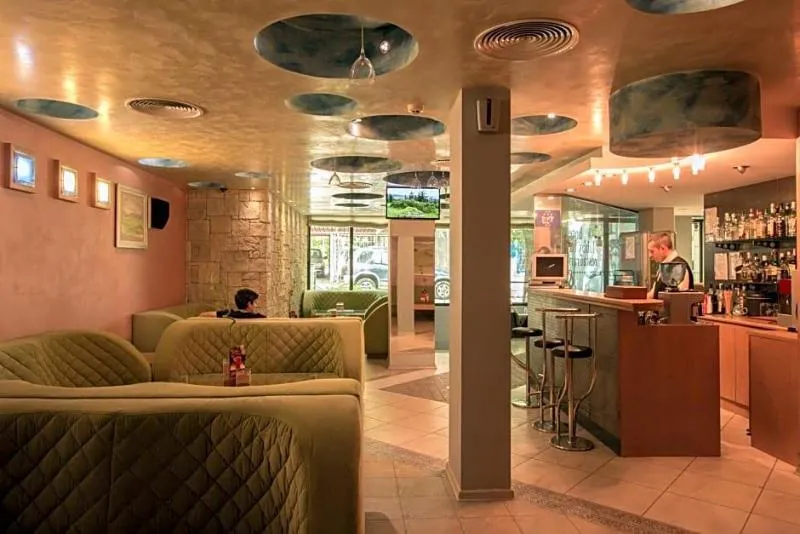 Lobby, Divesta, Varna