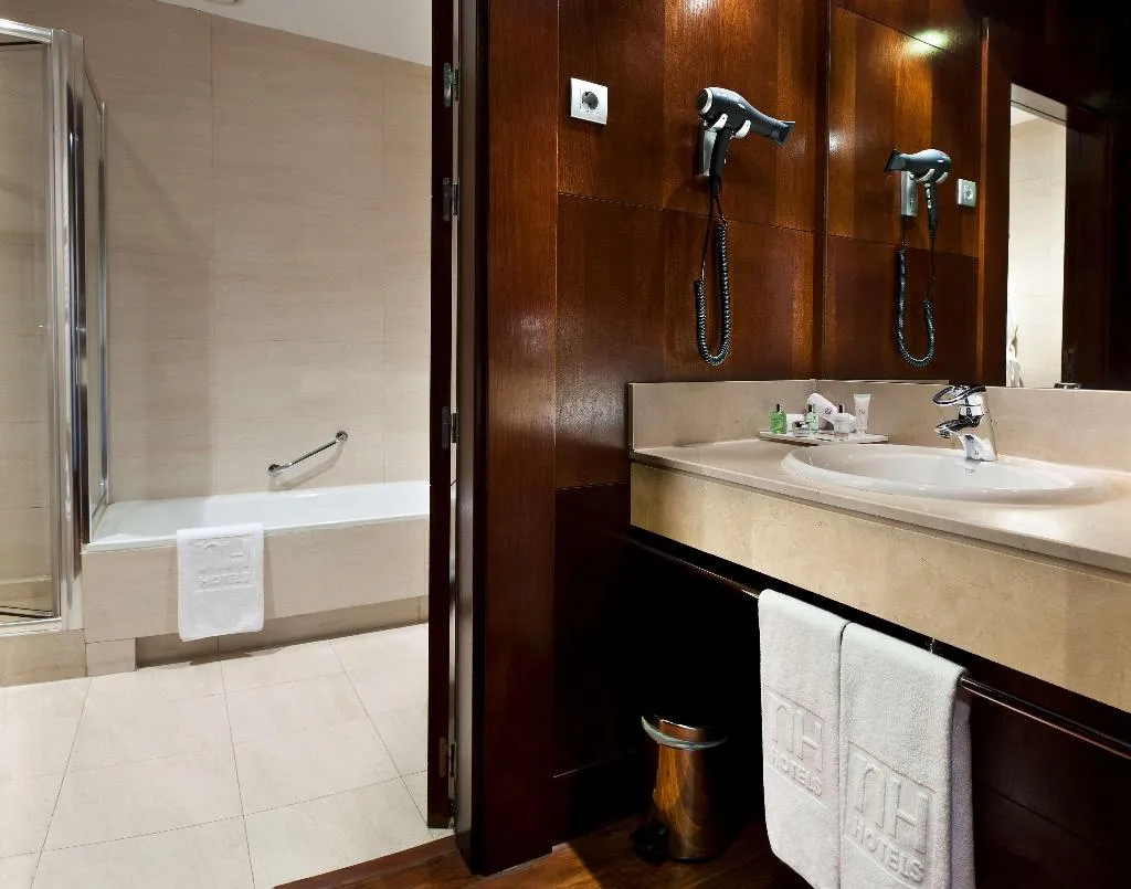 TRIPLE SUPERIOR Room, NH Collection Palacio de Aranjuez, Madrid