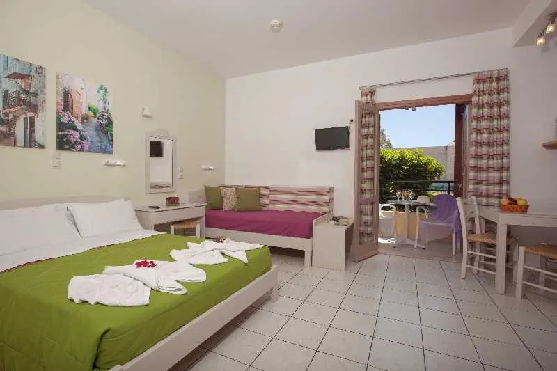 STUDIO CAPACITY 4 Room, Latania Studios & Apartments, Crete
