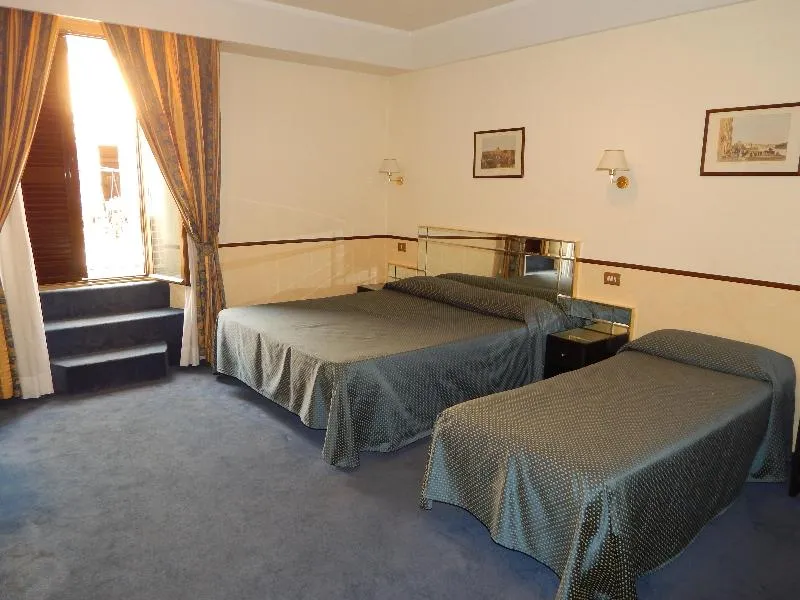 TRIPLE STANDARD Room, Garda, Rome