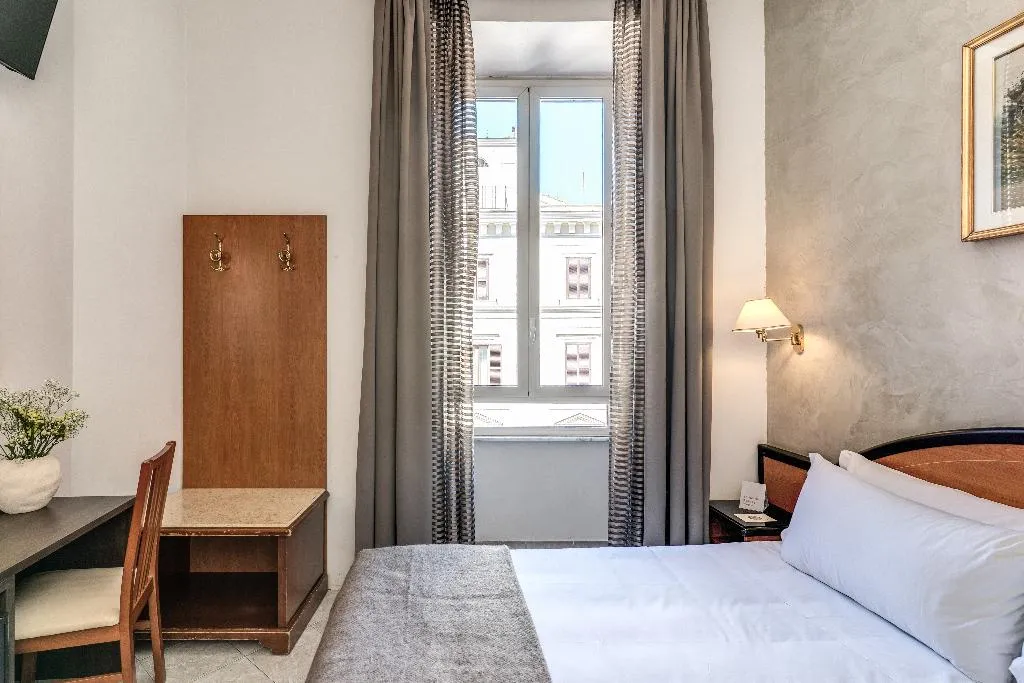 DOUBLE STANDARD Room, Sonya, Rome