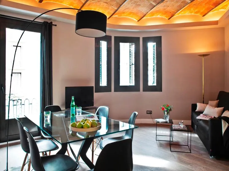 APARTMENT CAPACITY 5 Room, AinB Eixample-Miro Apartments, Barcelona