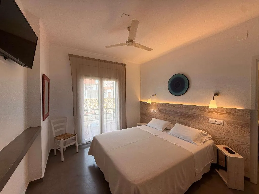 Double or Twin WITH BALCONY Room, Hostal Rom, Costa Brava
