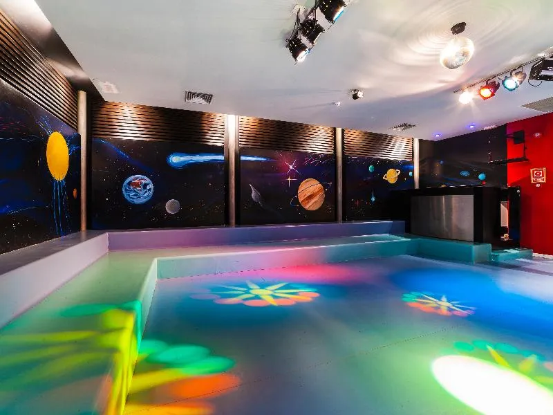 Sports and Entertainment, Globales Club Almirante Farragut, Menorca