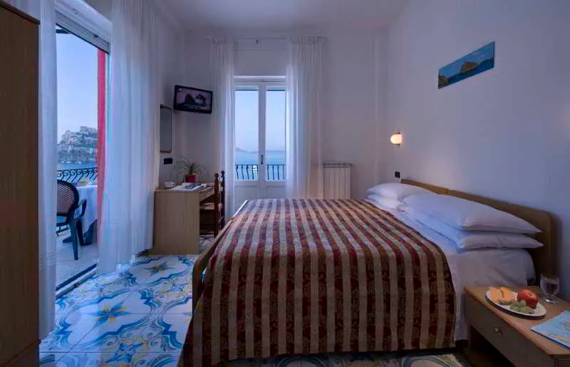 Room, Da Maria, Naples