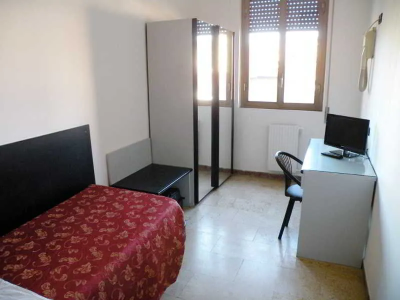 Room, Virgilio, Milan