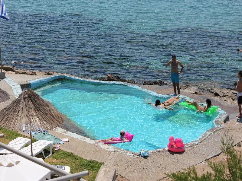 Pool, Ilyssion, Rhodes