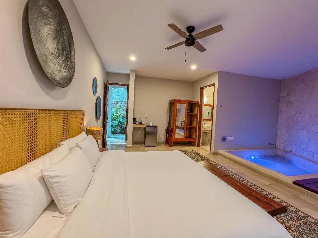 DOUBLE DELUXE ONE BED Room, Frater Yucatan Hotel, Cancun Area