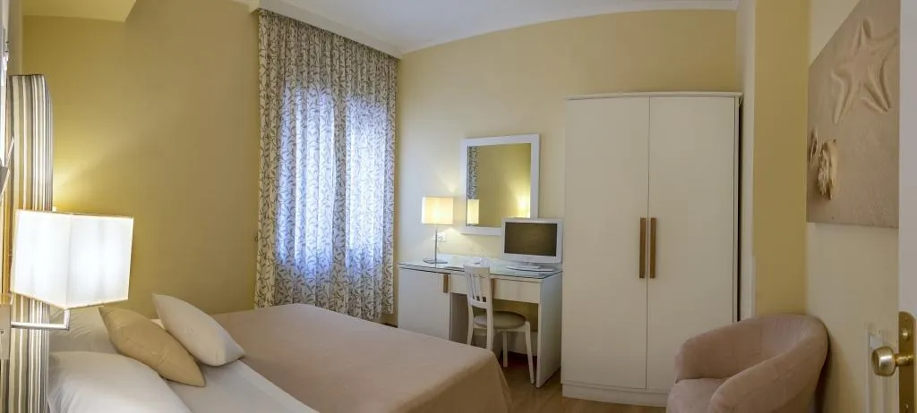 DOUBLE STANDARD Room, Hotel Regina Sorrento, Naples