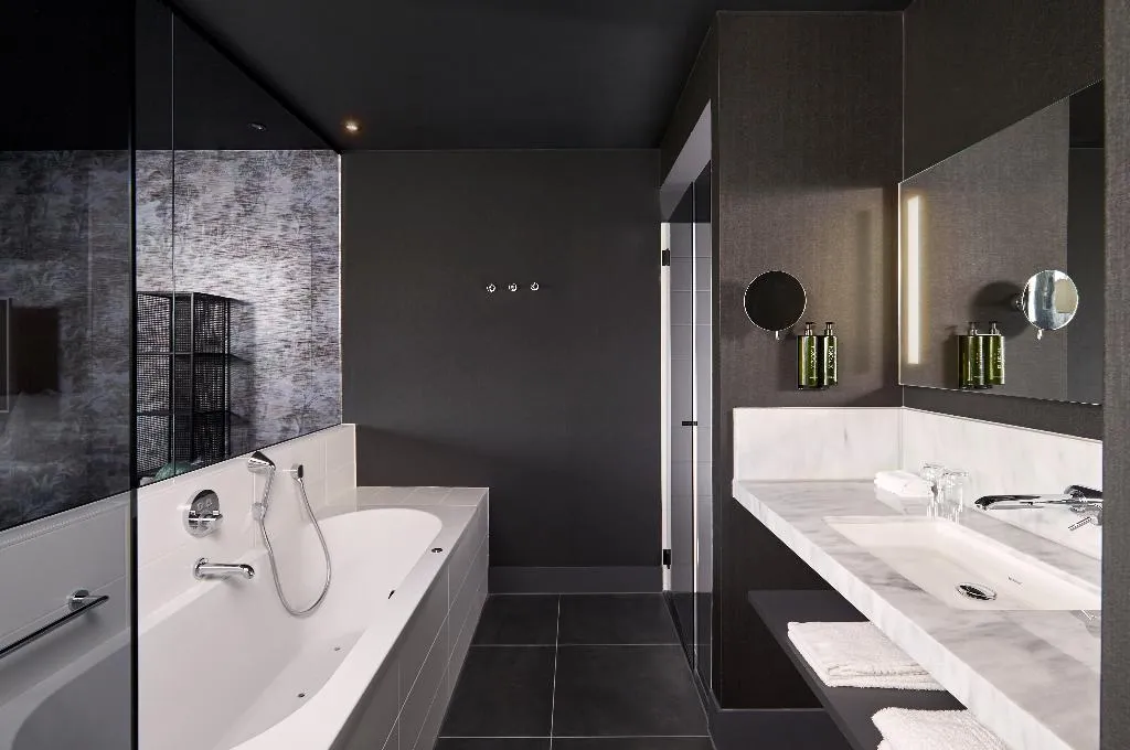 SUITE CAPACITY 2 Room, Van der Valk Hotel Amsterdam - Amstel, Amsterdam